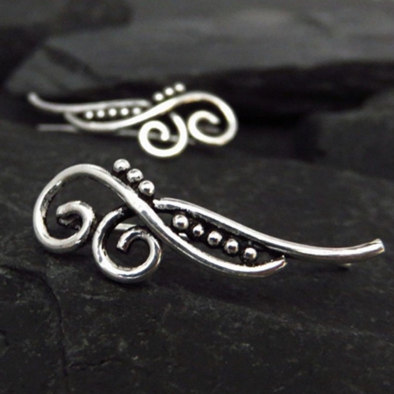 Women's Retro Bohemia Hollowed-Out Cloud Pattern Clip Earrings